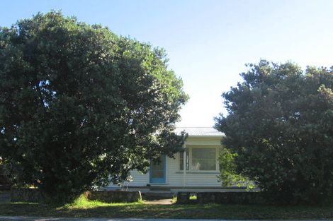 Photo of property in 9 Mahoe Street, Otaki Beach, Otaki, 5512