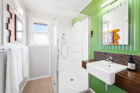 Photo of property in 3 Hikurangi Street, Te Atatu Peninsula, Auckland, 0610