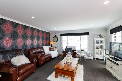 Photo of property in 18 Stonebridge Heights, Feilding, 4702