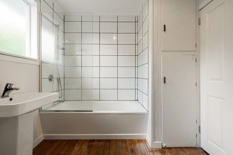 Photo of property in 30 Queen Street, Cambridge, 3434