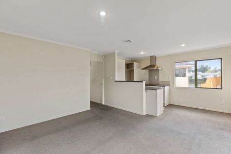 Photo of property in 15 Edwin Freeman Place, Ranui, Auckland, 0612
