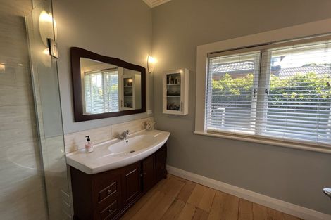 Photo of property in 11 Ocean View Road, Milford, Auckland, 0620