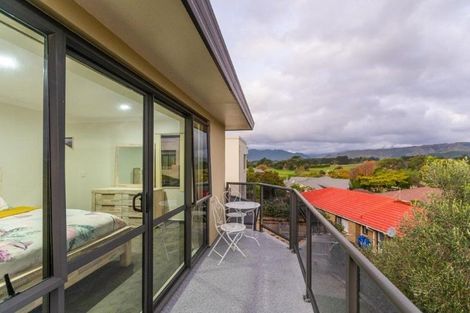 Photo of property in 6 Shearwater Rise, Paraparaumu Beach, Paraparaumu, 5032