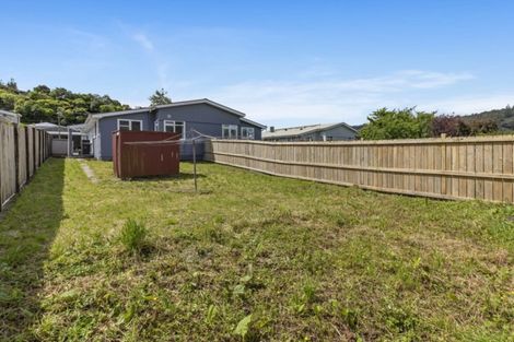 Photo of property in 35 Hanson Grove, Stokes Valley, Lower Hutt, 5019