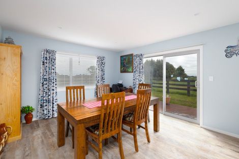 Photo of property in 43 Carrs Road, Urenui, 4377