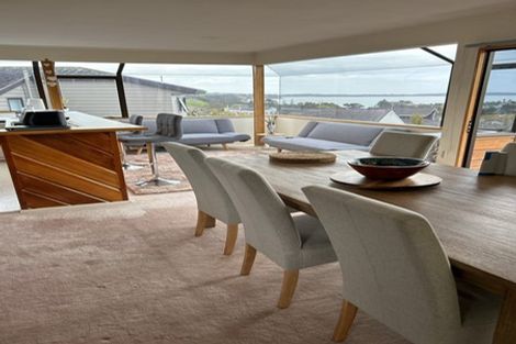 Photo of property in 1/979 Beach Road, Torbay, Auckland, 0630