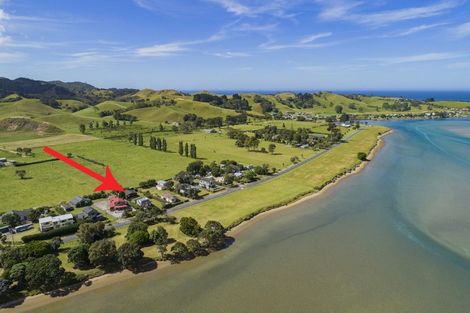 Photo of property in 2177 Whananaki North Road, Whananaki, Hikurangi, 0181