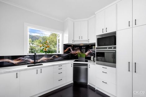 Photo of property in 465 Stokes Valley Road, Stokes Valley, Lower Hutt, 5019