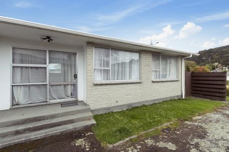 Photo of property in 252a Wellington Road, Wainuiomata, Lower Hutt, 5014