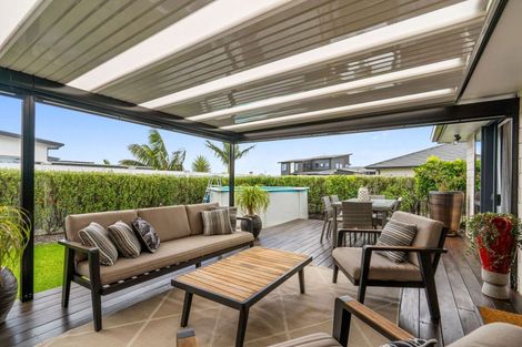 Photo of property in 32 Waitemata Drive, One Tree Point, 0118