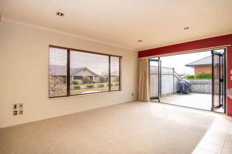 Photo of property in 4 Johnstone Drive, Fitzherbert, Palmerston North, 4410