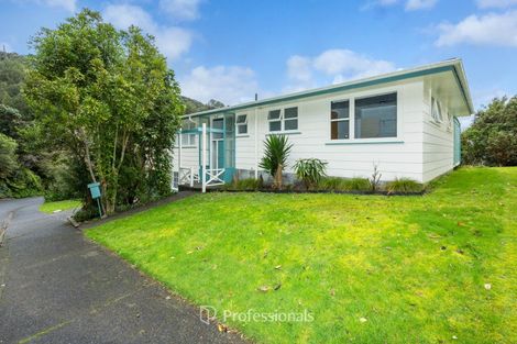 Photo of property in 27 Ngahere Street, Stokes Valley, Lower Hutt, 5019