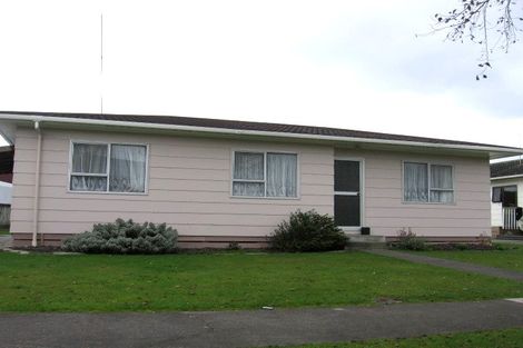 Photo of property in 38 Suzanne Grove, Kelvin Grove, Palmerston North, 4414