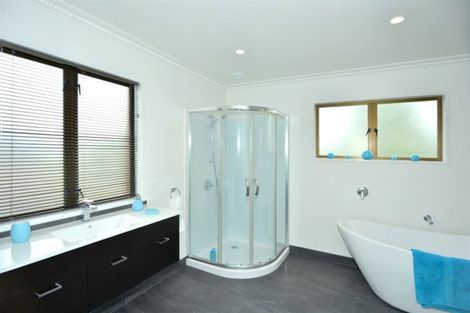 Photo of property in 15 Sawtell Place, Northcote, Christchurch, 8052