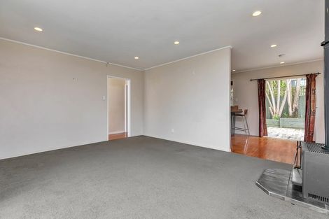 Photo of property in 1/5 Mchardy Place, Glenfield, Auckland, 0627
