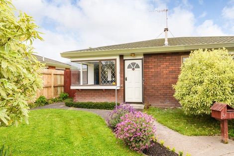 Photo of property in 5 Edgecombe Court, Roslyn, Palmerston North, 4414