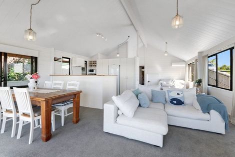 Photo of property in 13 Moffat Road, Red Beach, 0932