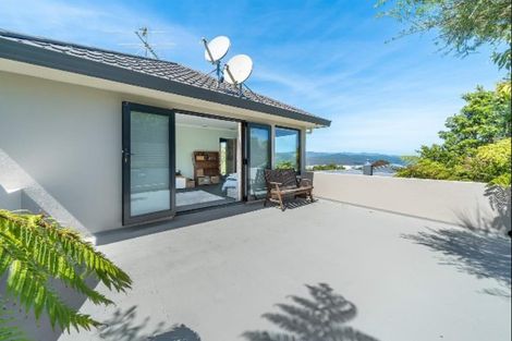 Photo of property in 21 Poto Road, Normandale, Lower Hutt, 5010