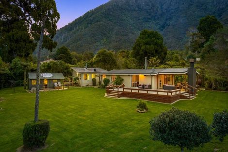 Photo of property in 25 Kamahi Road, Tennyson Inlet, Rai Valley, 7195