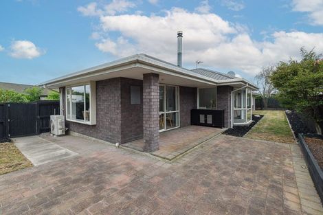 Photo of property in 8 Fieldmoor Place, Parklands, Christchurch, 8083