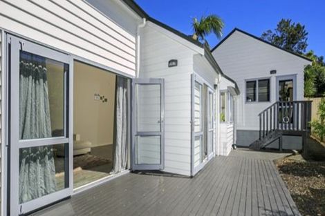 Photo of property in 1b Lynwood Road, New Lynn, Auckland, 0600