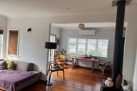 Photo of property in 1/2 Riverview Road, New Lynn, Auckland, 0600