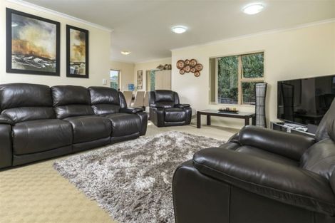 Photo of property in 1 Burton's Drive, Swanson, Auckland, 0614
