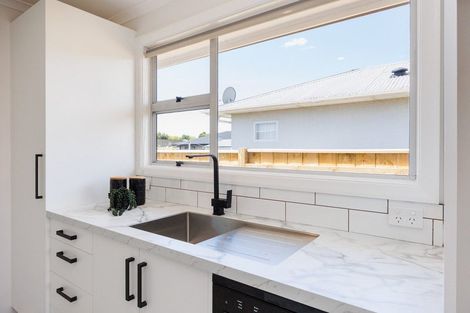 Photo of property in 5 Belvedere Crescent, Takaro, Palmerston North, 4412