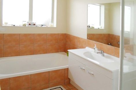 Photo of property in 10a Pantera Way, Hillpark, Auckland, 2102