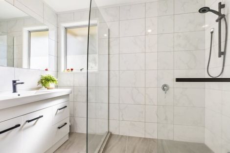 Photo of property in 18 Murillo Place, Henderson, Auckland, 0612