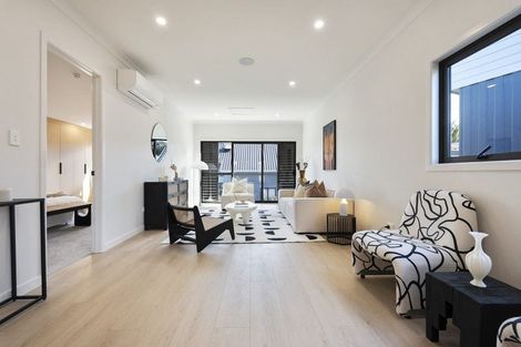 Photo of property in 69b Chivalry Road, Glenfield, Auckland, 0629