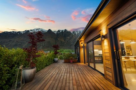 Photo of property in 37 Pendeen Crescent, Jacks Point, Queenstown, 9371