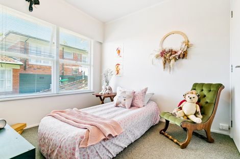Photo of property in 2/23 Seaview Road, Glenfield, Auckland, 0629