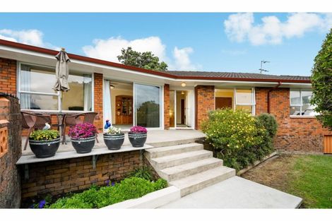 Photo of property in 17 Scanlen Terrace, Kelston, Auckland, 0602