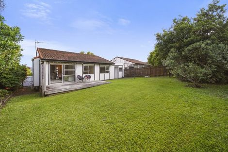 Photo of property in 2/5 Cheam Place, Pakuranga Heights, Auckland, 2010