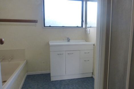 Photo of property in 1/12 Netherlands Avenue, Kelston, Auckland, 0602