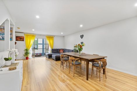 Photo of property in Lakeview Terrace, 27/14 Ambrico Place, New Lynn, Auckland, 0600