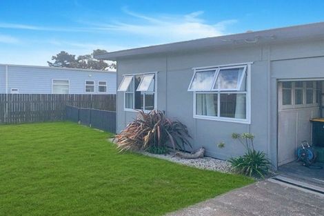 Photo of property in 27 Roore Street, Foxton Beach, Foxton, 4815