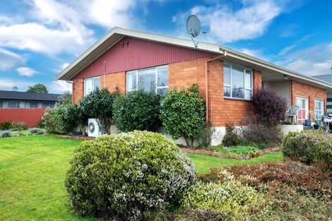Photo of property in 1 Oxford Street, Waimate, 7924