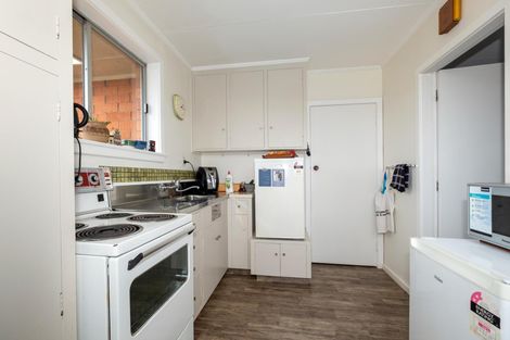 Photo of property in 1 Oxford Street, Waimate, 7924