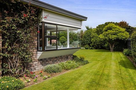 Photo of property in 11 County Drive, Hawera, 4610