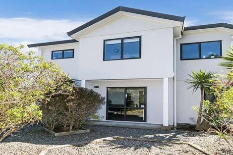 Photo of property in 39 Dress Circle, Newlands, Wellington, 6037