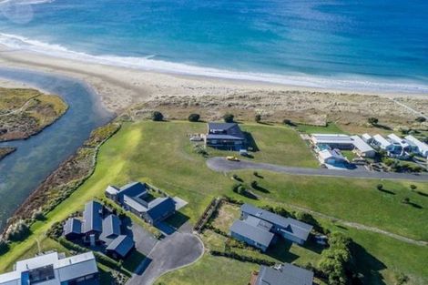 Photo of property in 2 Paua Place, Aramoana, Omakere, 4271