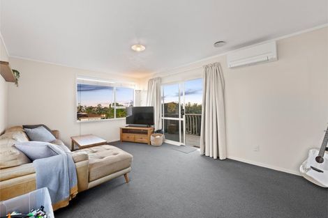 Photo of property in 1/30 Elizabeth Drive, West Harbour, Auckland, 0618