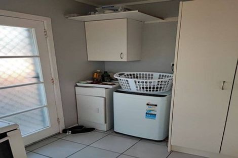 Photo of property in 1/67 Dale Crescent, Pakuranga, Auckland, 2010