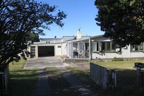 Photo of property in 4 Rupini Street, Otaki Beach, Otaki, 5512