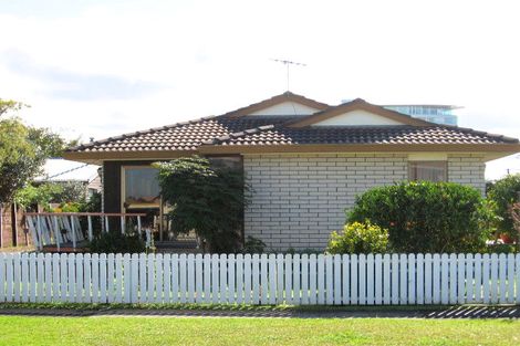 Photo of property in 19a Pine Road, Orewa, 0931