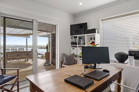 Photo of property in 24 Austin Road, Greenhithe, Auckland, 0632