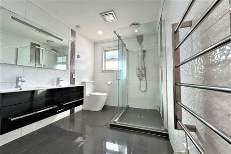 Photo of property in 2/24 Holbrook Street, Blockhouse Bay, Auckland, 0600