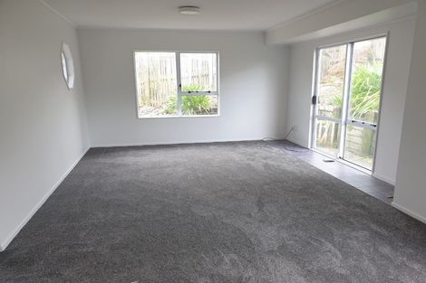 Photo of property in 1/2 Mallard Place, Unsworth Heights, Auckland, 0632